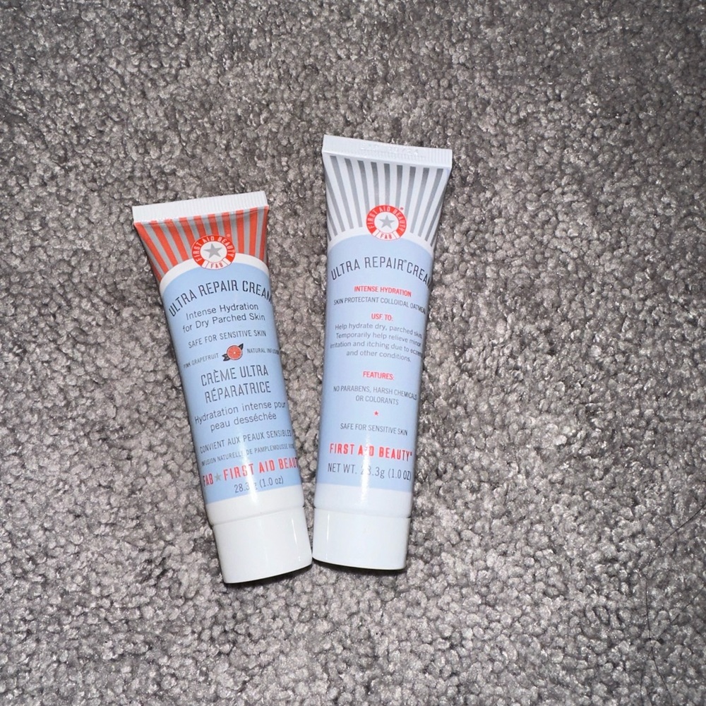 First aid beauty mini bundle VITRA REPAIR CREam
Intense Hydration for dry skin
